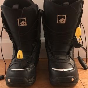 Burton snow boots in great condition.